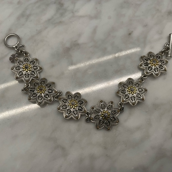 Flower bracelet - Picture 2 of 4